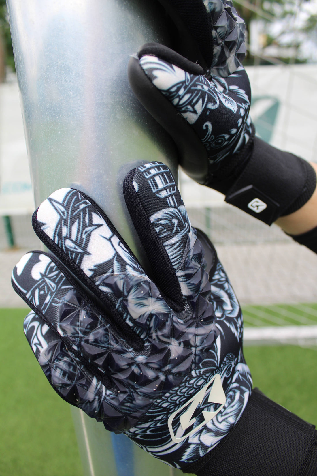 Goalkeeping.com Code Zero Tattoo Glove – Style trifft auf Substanz